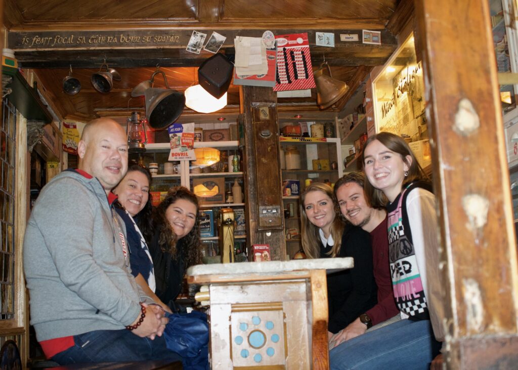 Group photo, first time in a pun tasting Guinness