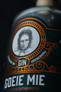 Close-up of Goeie Mie Gin bottle arsenicumvrij